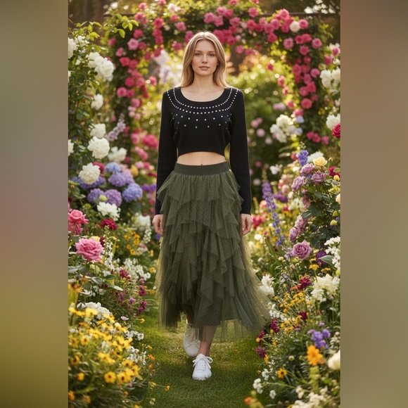 The Chéri Ruffled Tulle Midi Skirt by Anthropologie - Picture 2 of 9